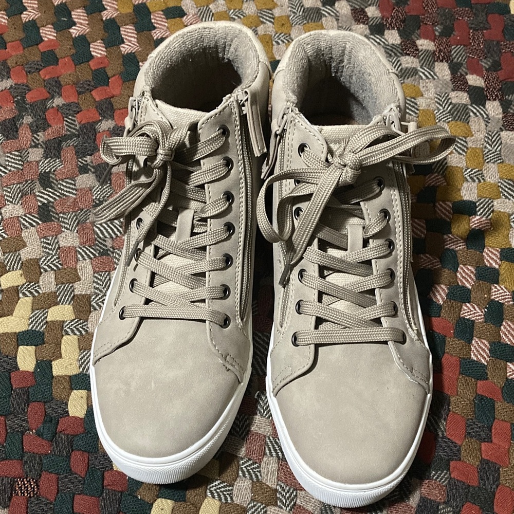 🐞Maurices Sneakers